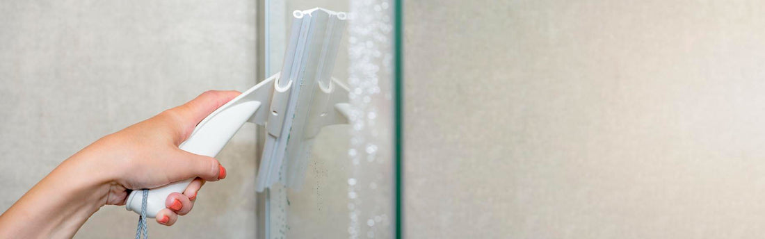 Kalkavlagringar i duschen – och på kroppen